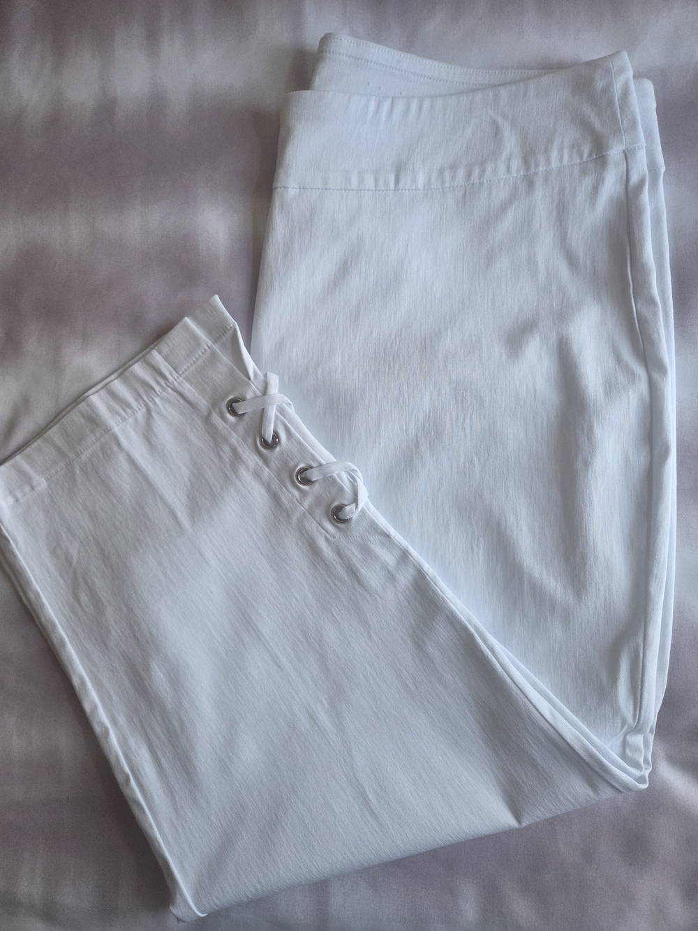 JM Collection Womans Bright White Capri Pants - Size XL